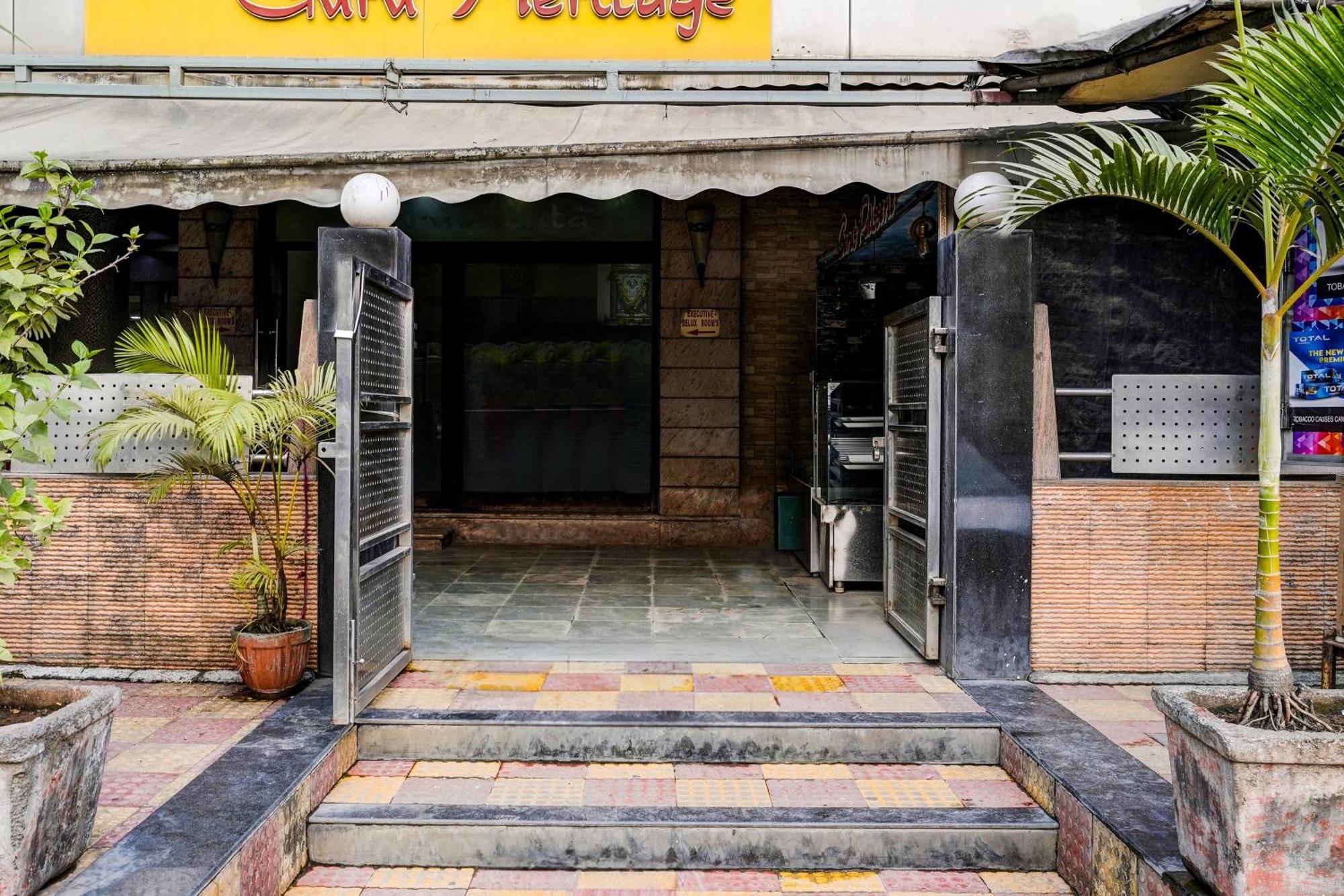 Collection O Guru Heritage Kalamboli Nova Bombaim Exterior foto